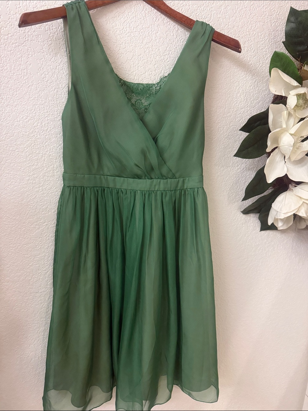Sleeveless V-Neck Midi Dress in Leaf Green